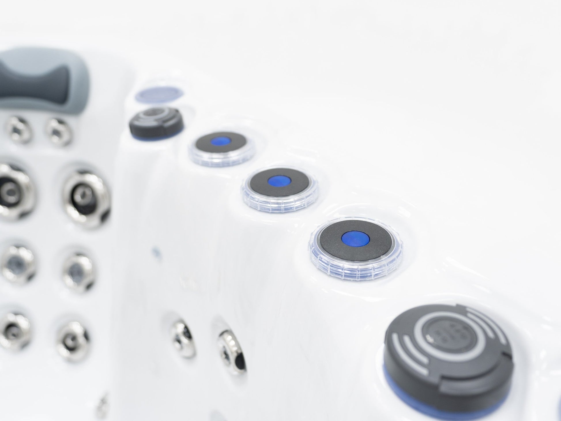 WithinWellness Equinox | 7-Seat High Power 32A Hot Tub