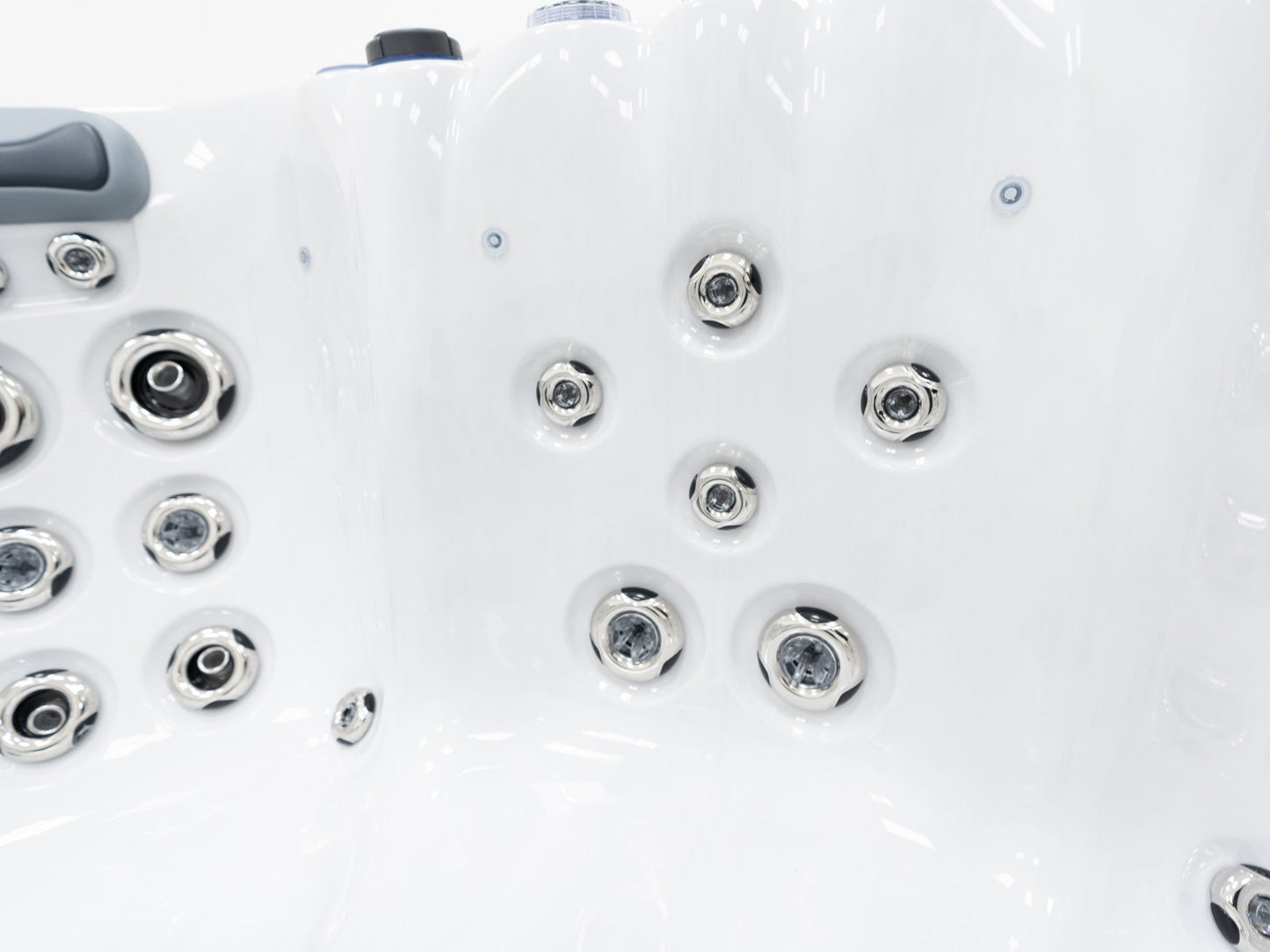 WithinWellness Equinox | 7-Seat High Power 32A Hot Tub