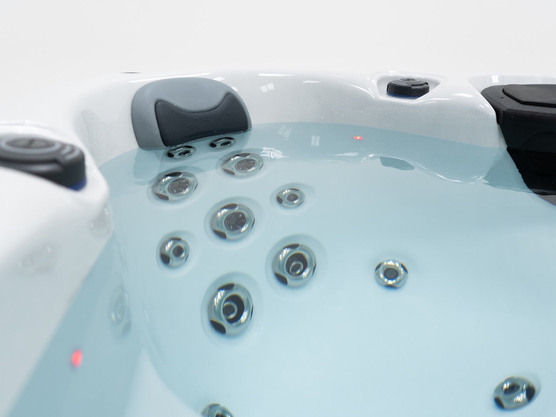 WithinWellness Equinox | 7-Seat High Power 32A Hot Tub