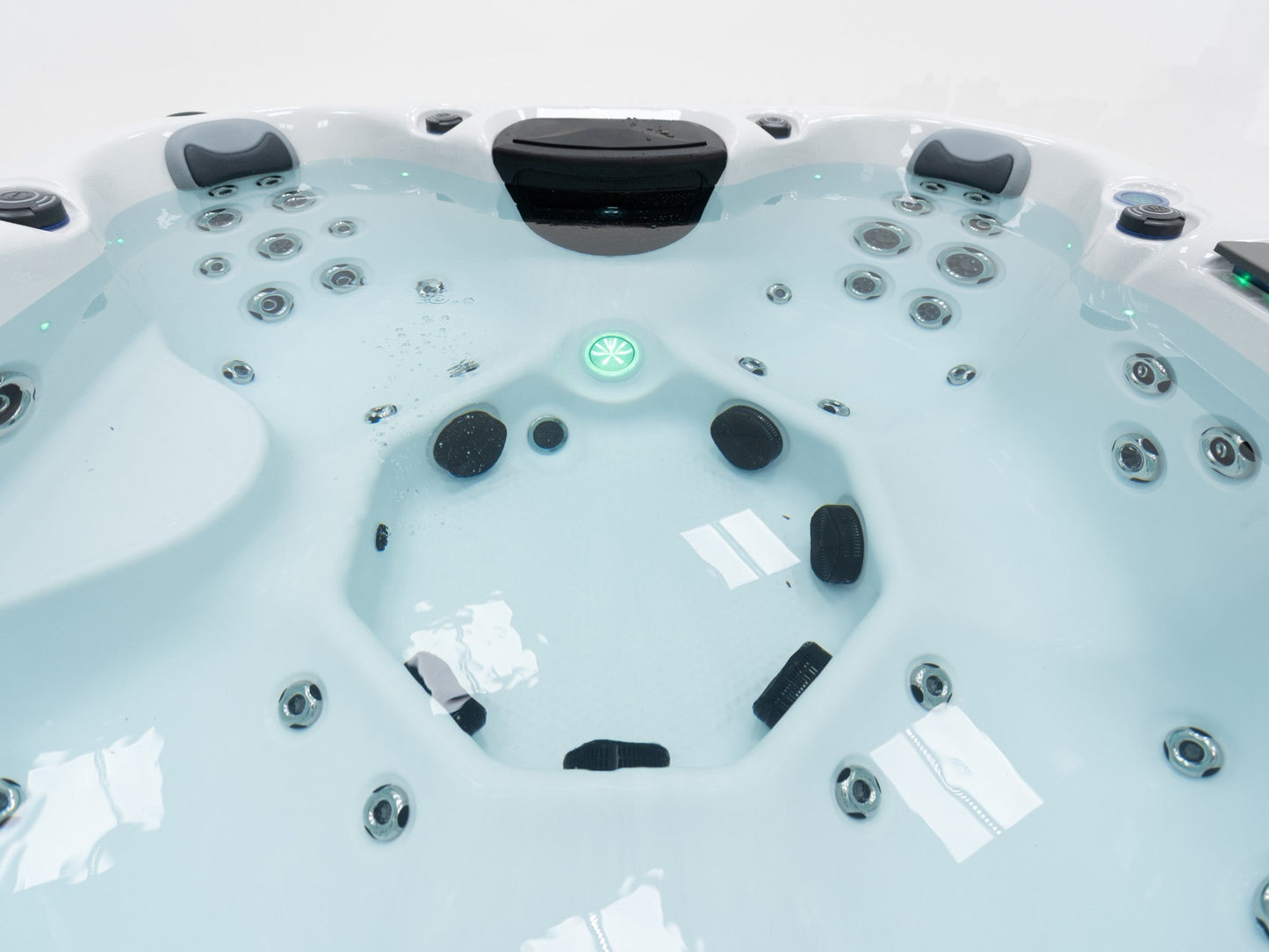 WithinWellness Equinox | 7-Seat High Power 32A Hot Tub