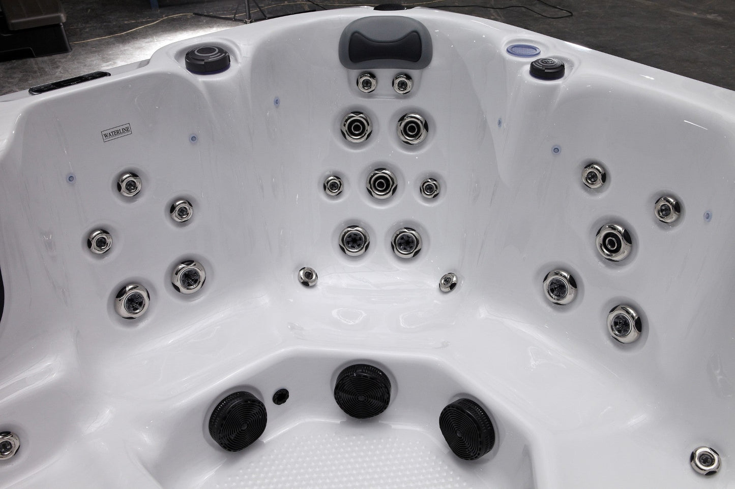 WithinWellness Aurora | 6-Person High Power 32A Hot Tub