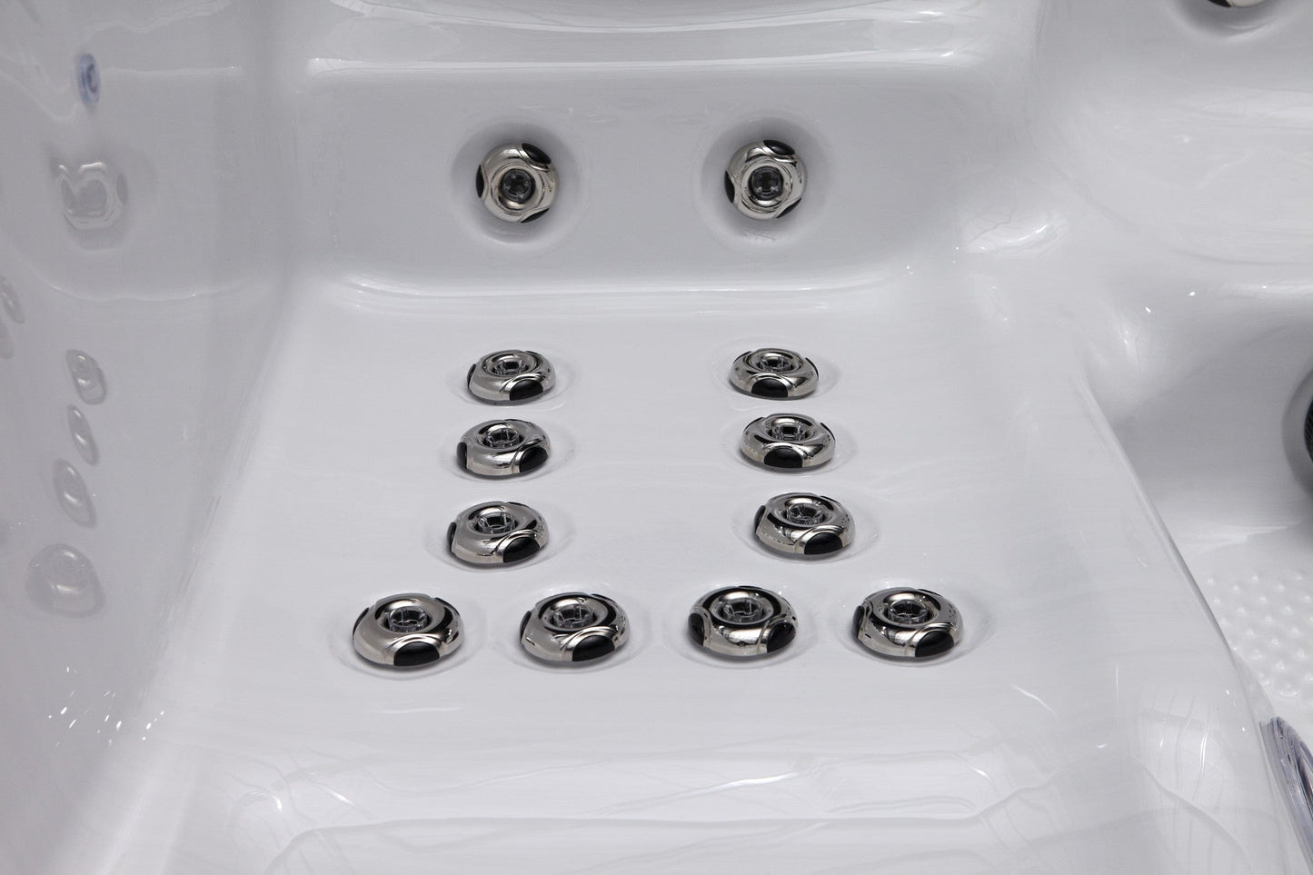 WithinWellness Aurora | 6-Person High Power 32A Hot Tub