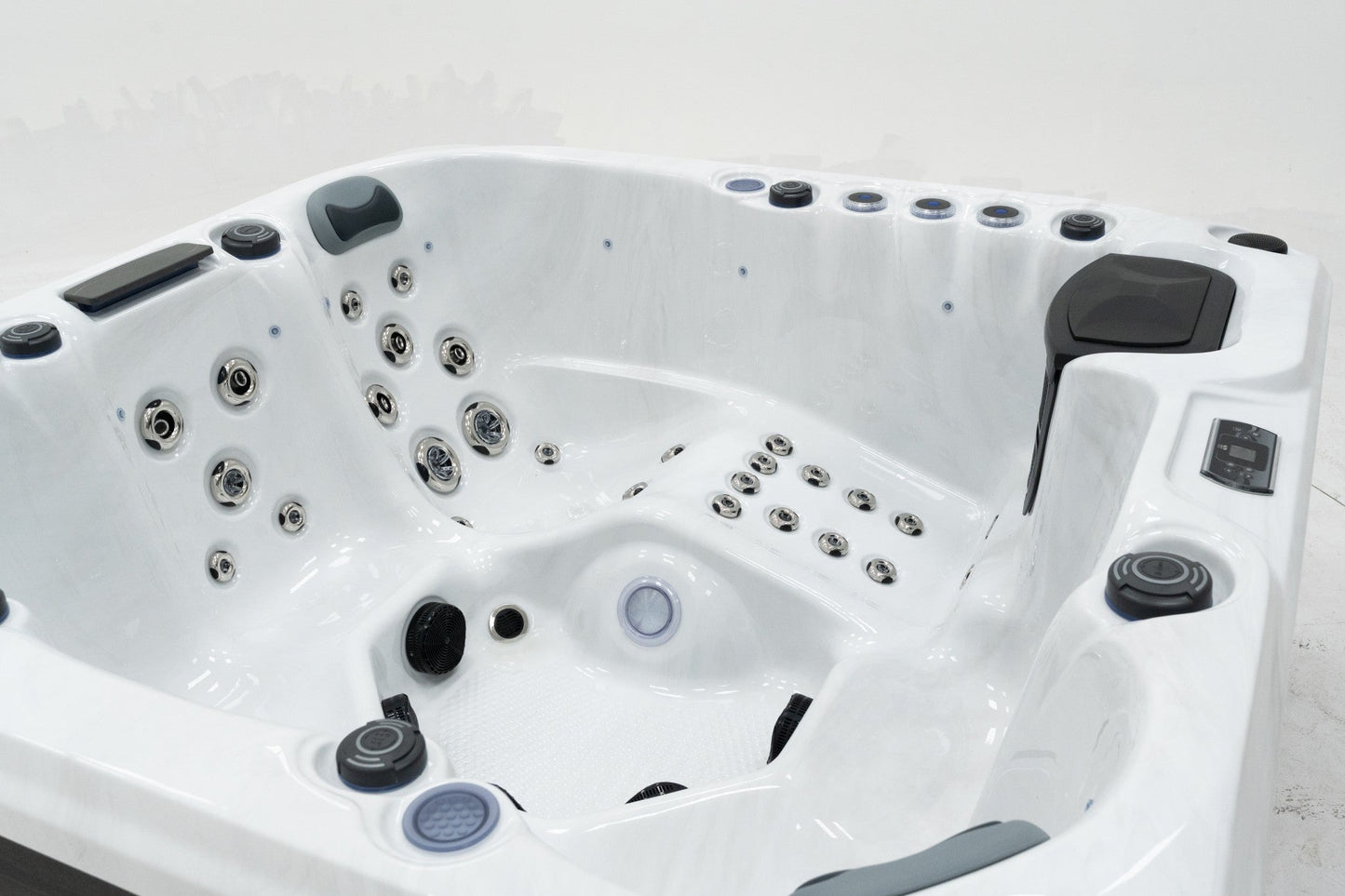 WithinWellness Aurora | 6-Person High Power 32A Hot Tub