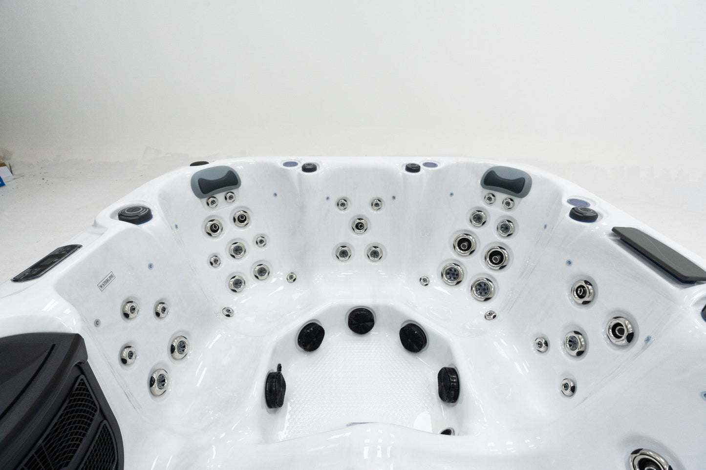 WithinWellness Aurora | 6-Person High Power 32A Hot Tub