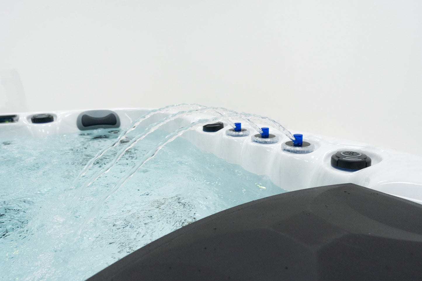 WithinWellness Aurora | 6-Person High Power 32A Hot Tub