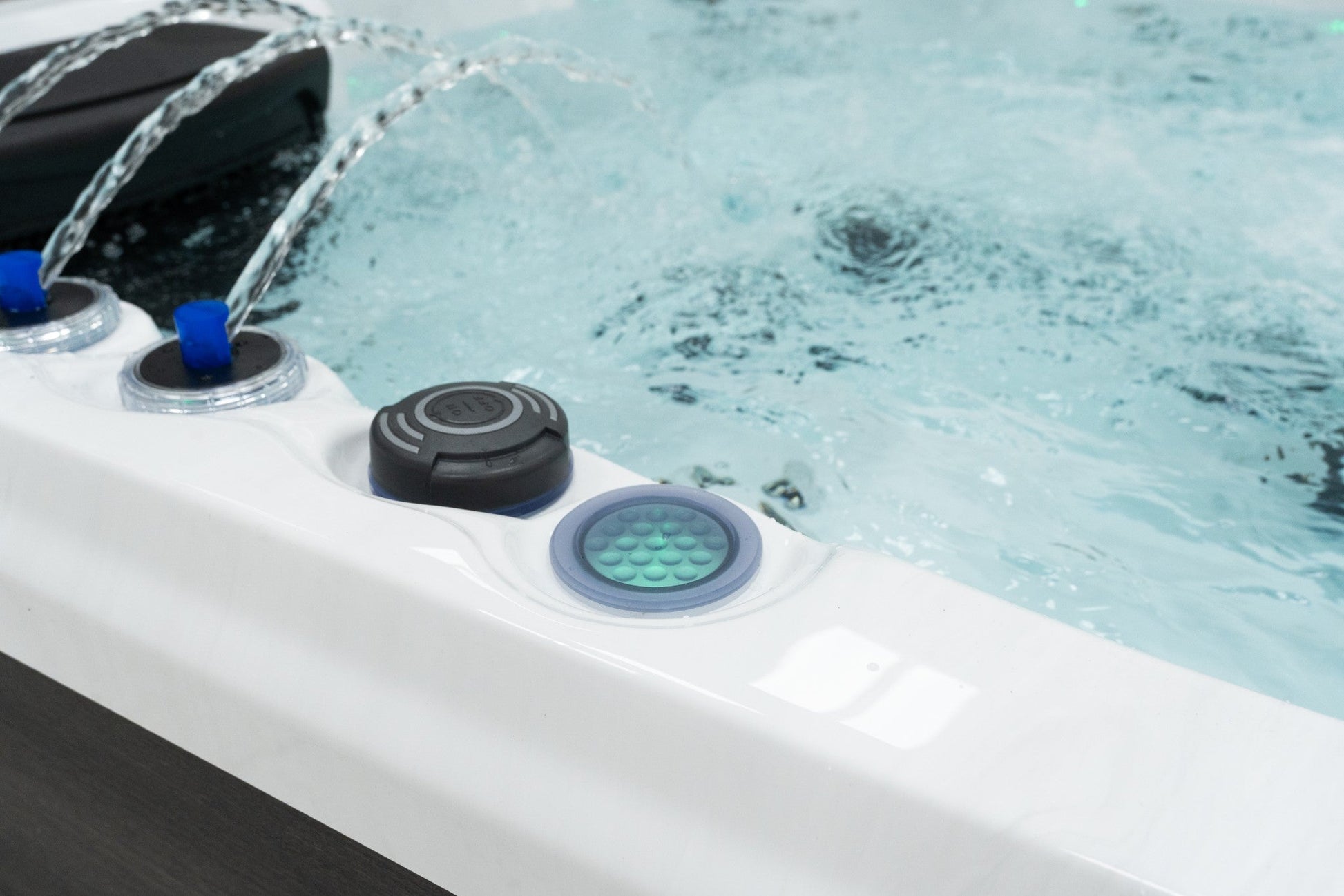 WithinWellness Aurora | 6-Person High Power 32A Hot Tub