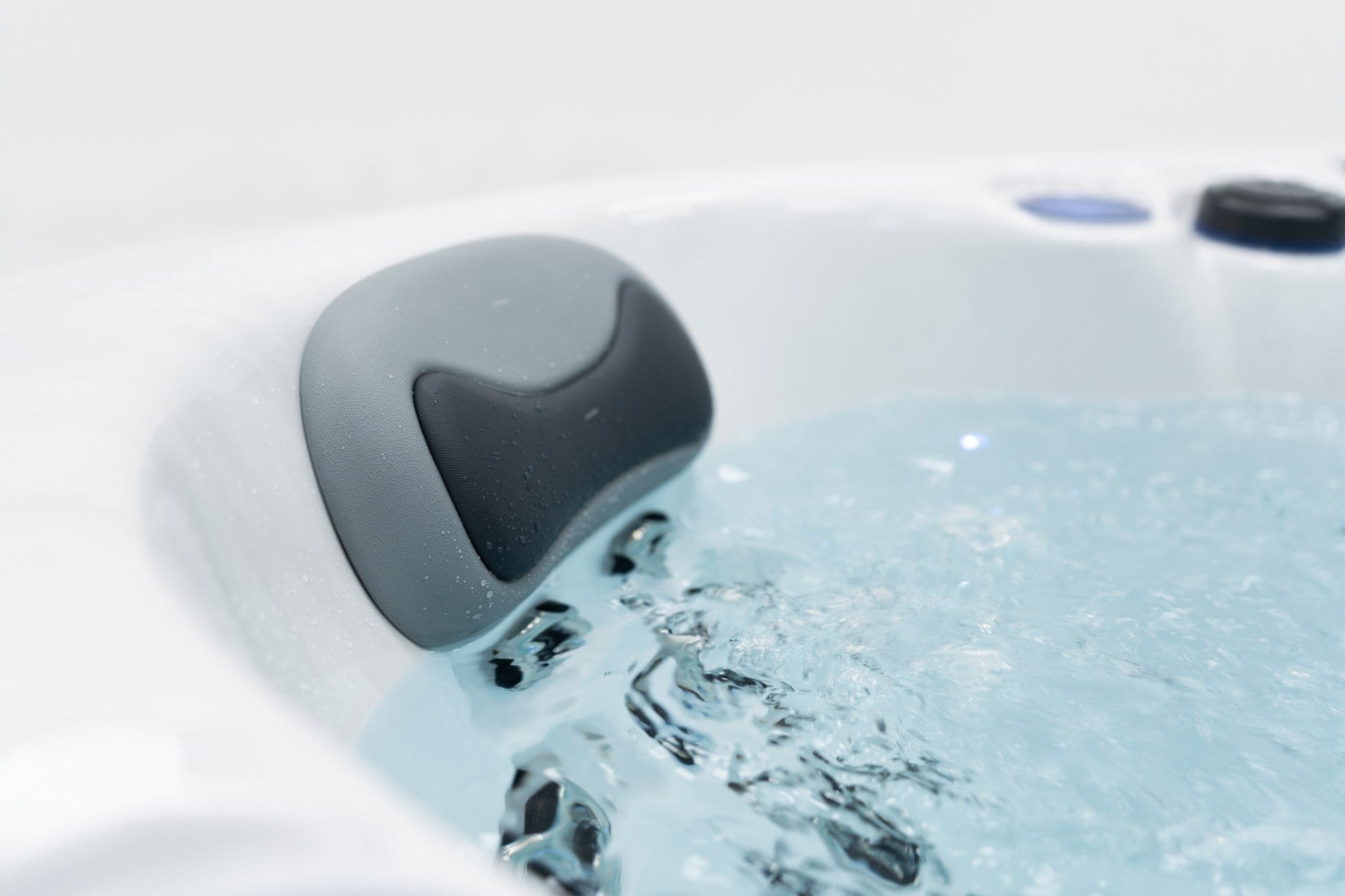 WithinWellness Aurora | 6-Person High Power 32A Hot Tub