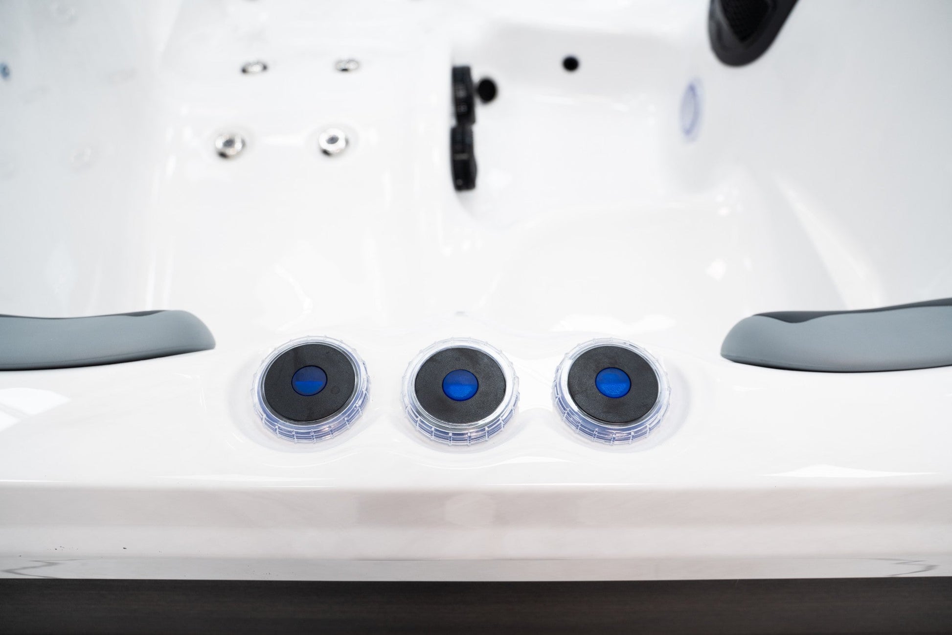 WithinWellness Serenity 3 | 3-Person Plug & Play Spa with Lounger