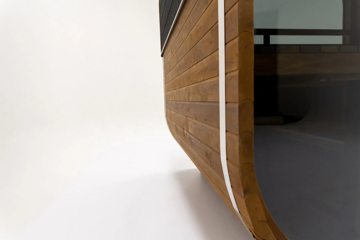 Hekla Cube Sauna 250 outdoor cube sauna, exterior side corner detail.