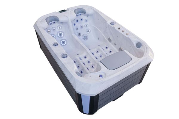 Platinum 1 | 3-Person Luxury Hot Tub