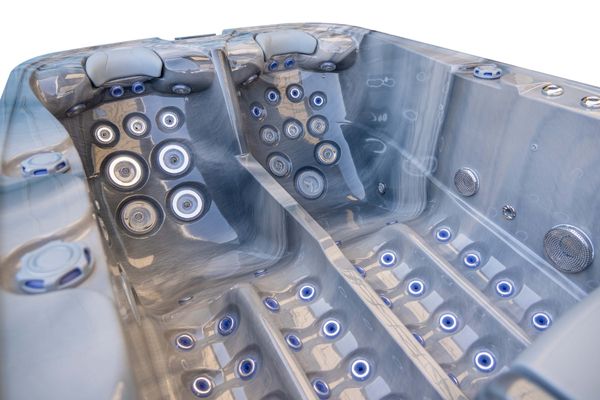 Platinum 1 | 3-Person Luxury Hot Tub