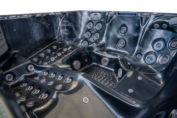 Platinum 12 | 7-Person Luxury Hot Tub