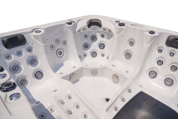 Platinum 6 | 7-Person Luxury Hot Tub