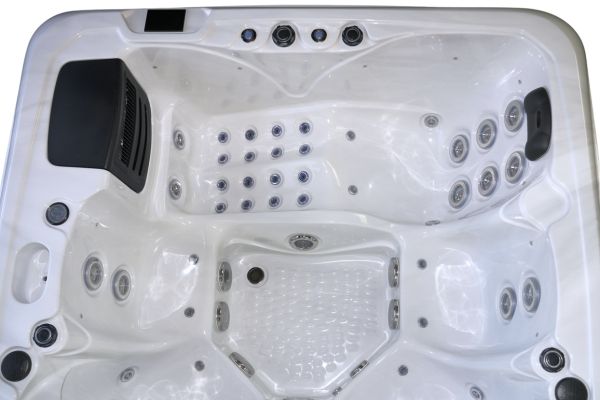 Platinum 7 | 6-Person Luxury Hot Tub