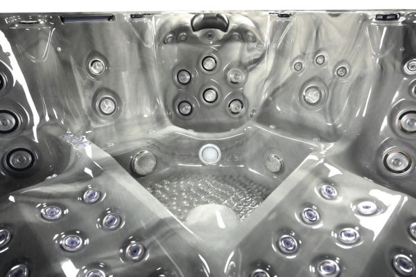 Platinum 8 | 5-Person Luxury Hot Tub