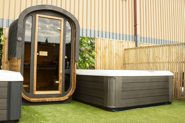 Woodchop Oval outdoor sauna 2 person, roof detail.